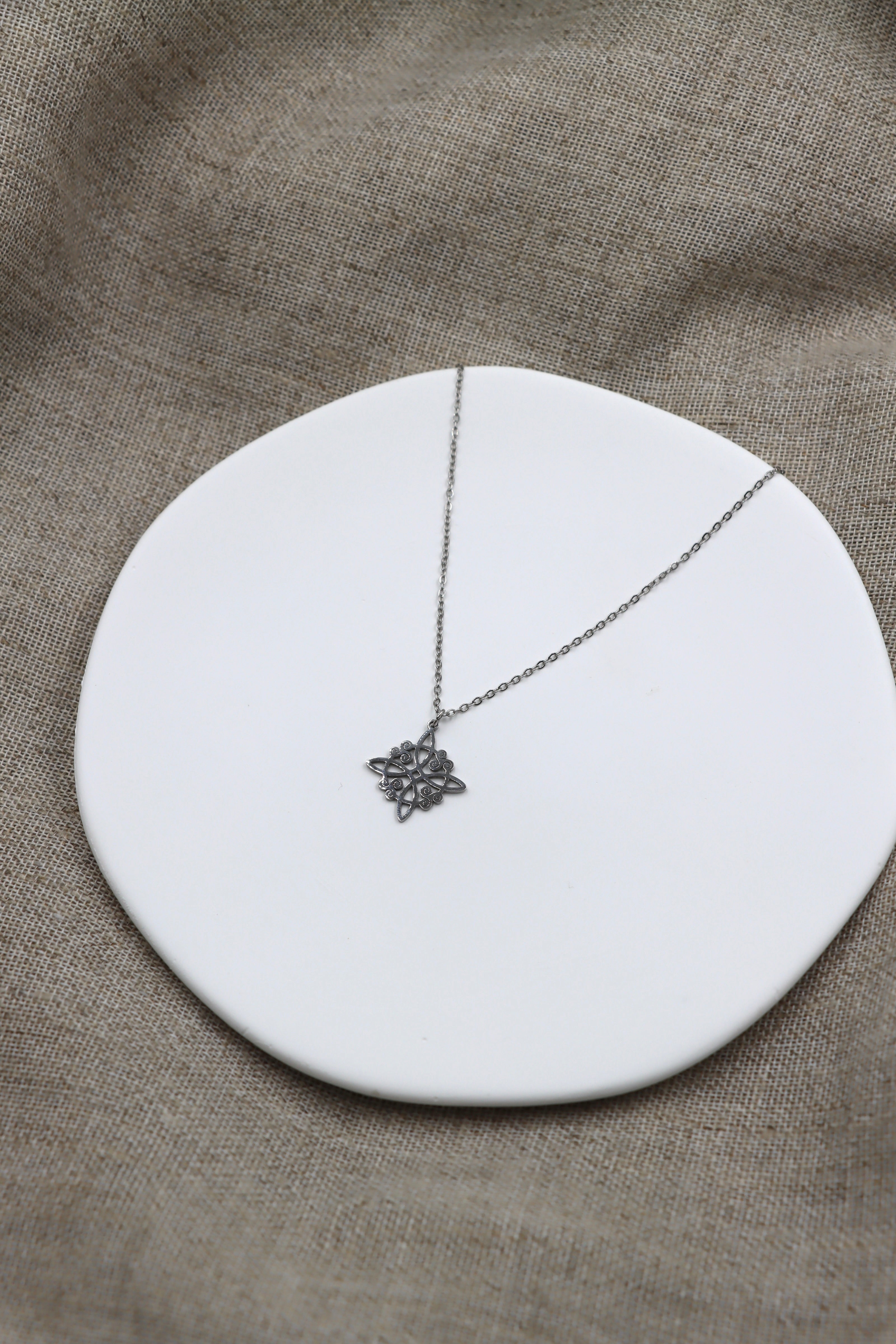 Collar Nudo de Bruja