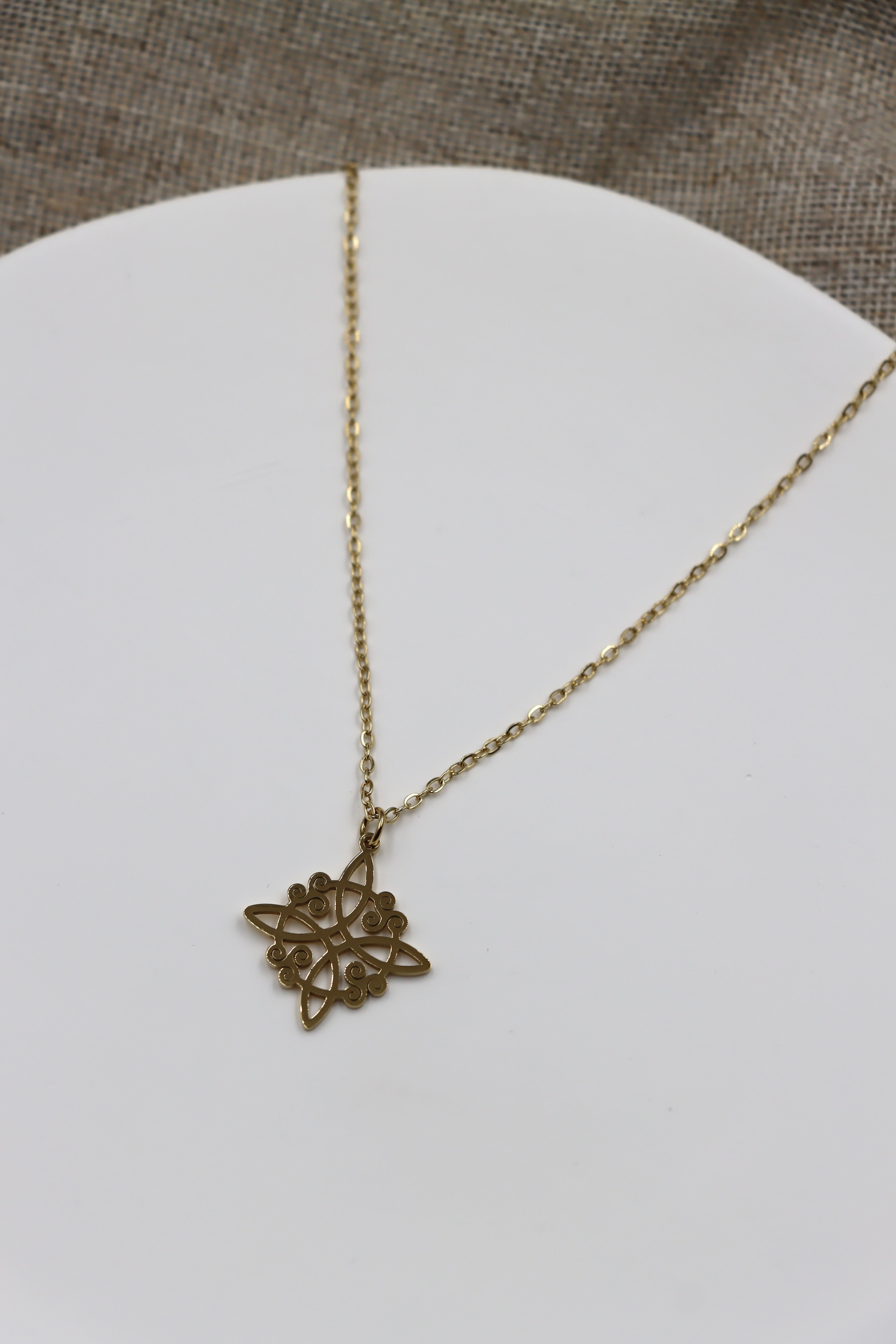 Collar Nudo de Bruja